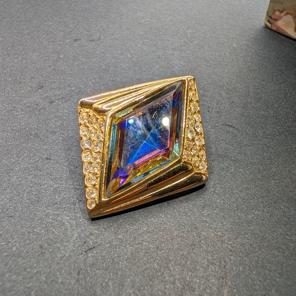 Oscar de la Renta Gold and Iridescent Square Earrings - Picture 4 of 9